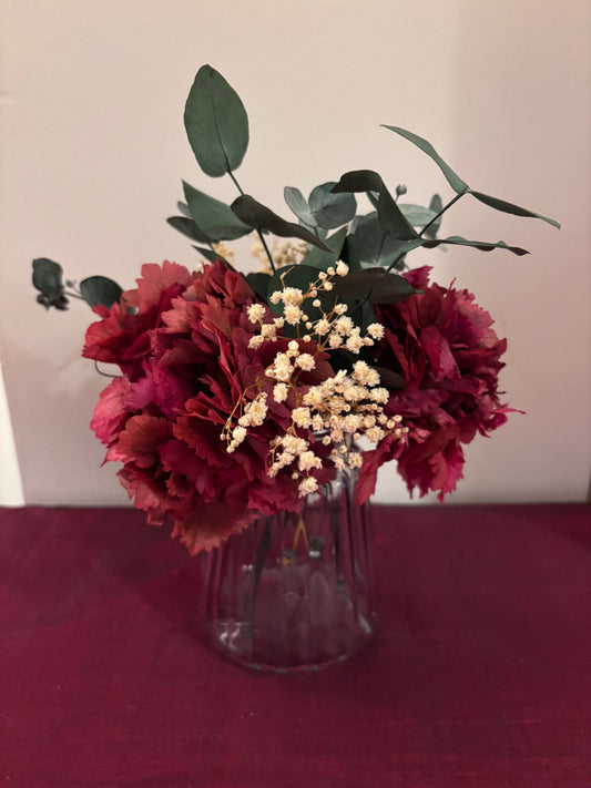 Ramo de hortensias preservadas burdeos